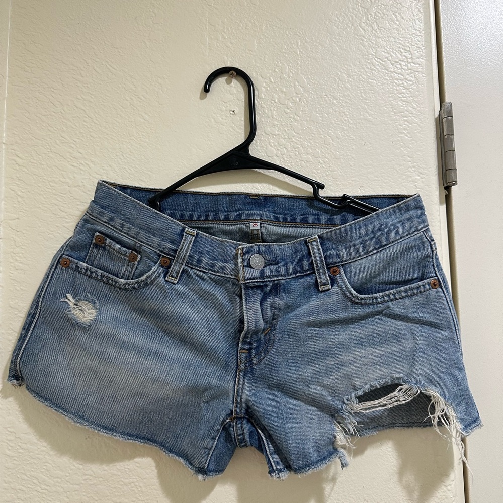 Levi’s vintage short jean. Very cute short jean